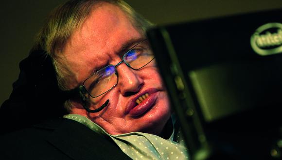Stephen Hawking fue uno de los físicos más importantes de la era moderna. Aquí en una conferencia en Londres en 2015 (Foto: AFP)