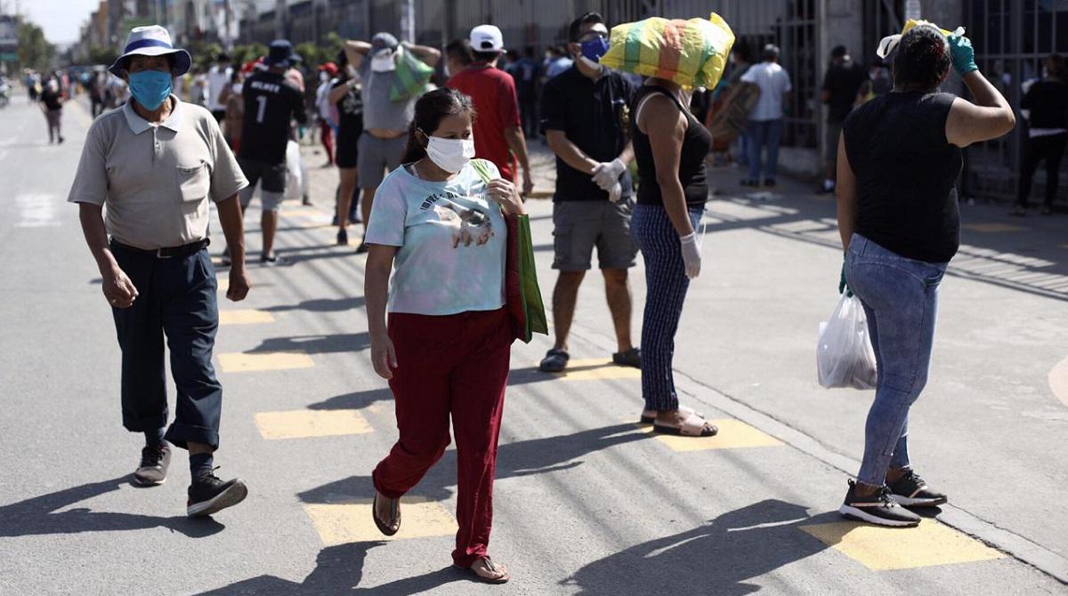 las personas deberán guardar distancia al acudir a los mercados. (Foto: Joel Alonzo | GEC)