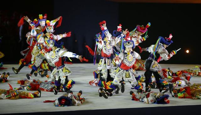 Decenas de personas participaron en las diferentes danzas típicas del Perú. (Jesús Saucedo/GEC)