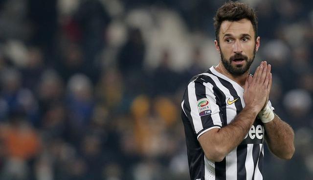 Mirko Vucinic |Uno de los jugadores más importantes que tiene Montenegro. Jugó casi toda su carrera en Italia (Roma, Juventus), pero desde el 2014 está en Al Jazira, actual equipo de Farfán. Mirko Vucinic vale más de 9 millones de dólares. (AFP)