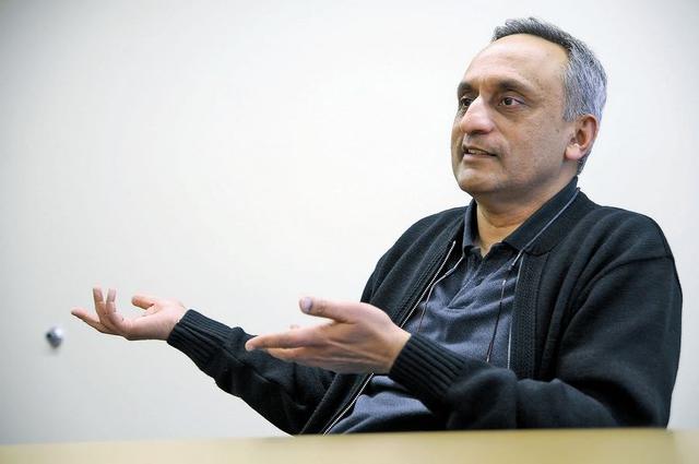 Manoj Bhargava – Creador de 5-Hour Energy, ha prometido donar el 90% de su fortuna a la caridad para aliviar el sufrimiento humano. Tiene una fundación que ha aprobado más de 400 proyectos hasta ahora, incluyendo el mejoramiento de escuelas y hospitales, y la promoción de la educación profesional de las mujeres en la India rural.
