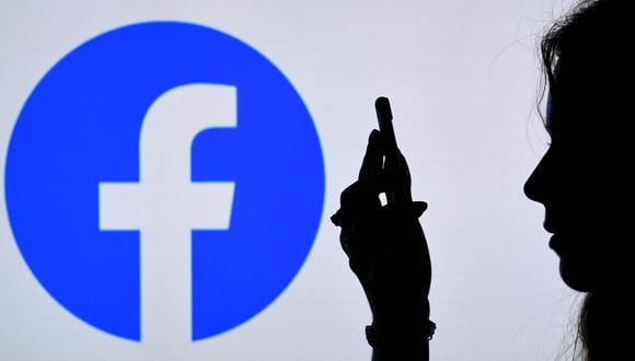 Más de 1,800 millones de personas al mes usan los grupos de Facebook. (Foto: Olivier Douliery | AFP)