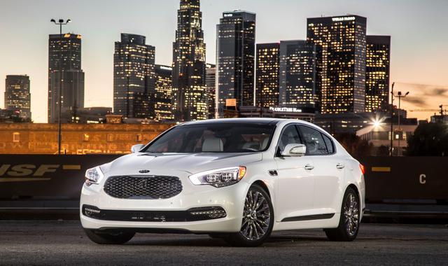 Kia K900 (-68%). El crucero de Kia tenía dos cosas a su favor cuando arribó en Estados Unidos en el 2014: lo novedoso y dinero de marketing. Para el 2016, sin embargo, la novedad ya había desaparecido y los anuncios de LeBron James eran menos prominentes.