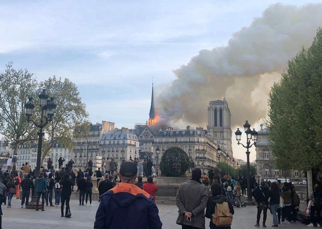 FOTOS | Incendio en Notre Dame: Así informan medios internacionales sobre el siniestro. (Foto: EFE)