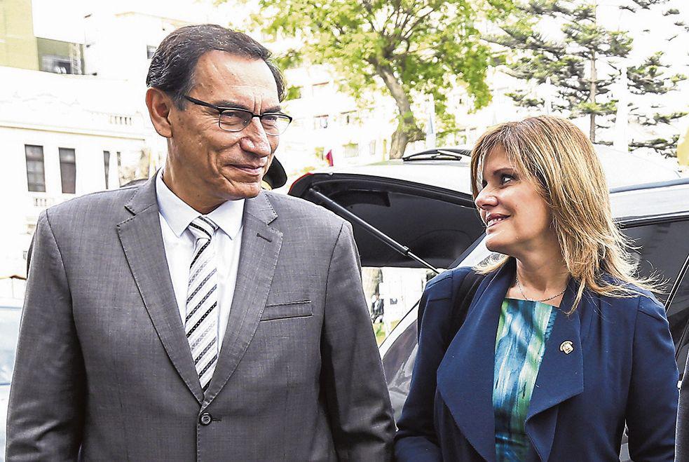 El presidente Martín Vizcarra habló con Mercedes Araoz sobre posibles escenarios políticos. (Foto: Congreso de la República)