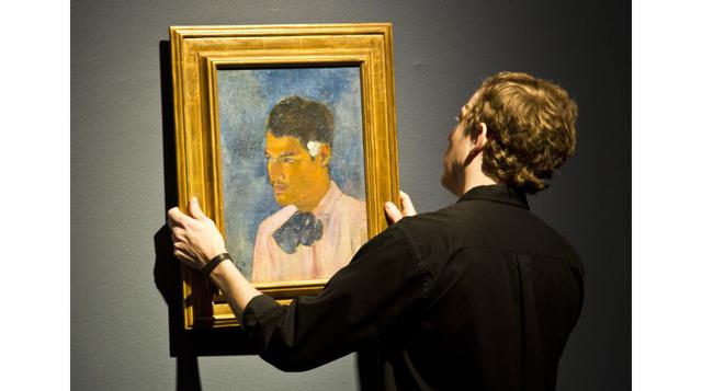 Otra obra de Paul Gauguin, "Young Man with a Flower" (Hombre joven con una flor) alcanzó US$ 13.6 millones. El primer dueño del retrato fue Henri Matisse, que pagó 200 francos por el cuadro en 1900. (Foto: AP)