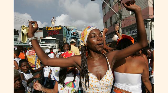 El costo de no permitir que las niñas y las mujeres alcancen su potencial es asfixiante. Las diferencias de participación de la mujer en el empresariado y la fuerza laboral representan una pérdida estimada de ingresos equivalente a la cuarta parte y alred