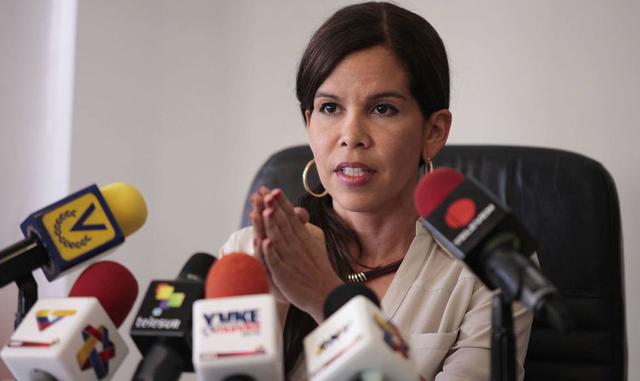 Gabriela Ramírez, ex ombudsman durante el gobierno de Chávez y Maduro: Ramírez, defensora de los derechos humanos, recientemente dimitió como asesora del Tribunal Supremo de Venezuela para protestar contra la campaña de Maduro para reescribir la constituc