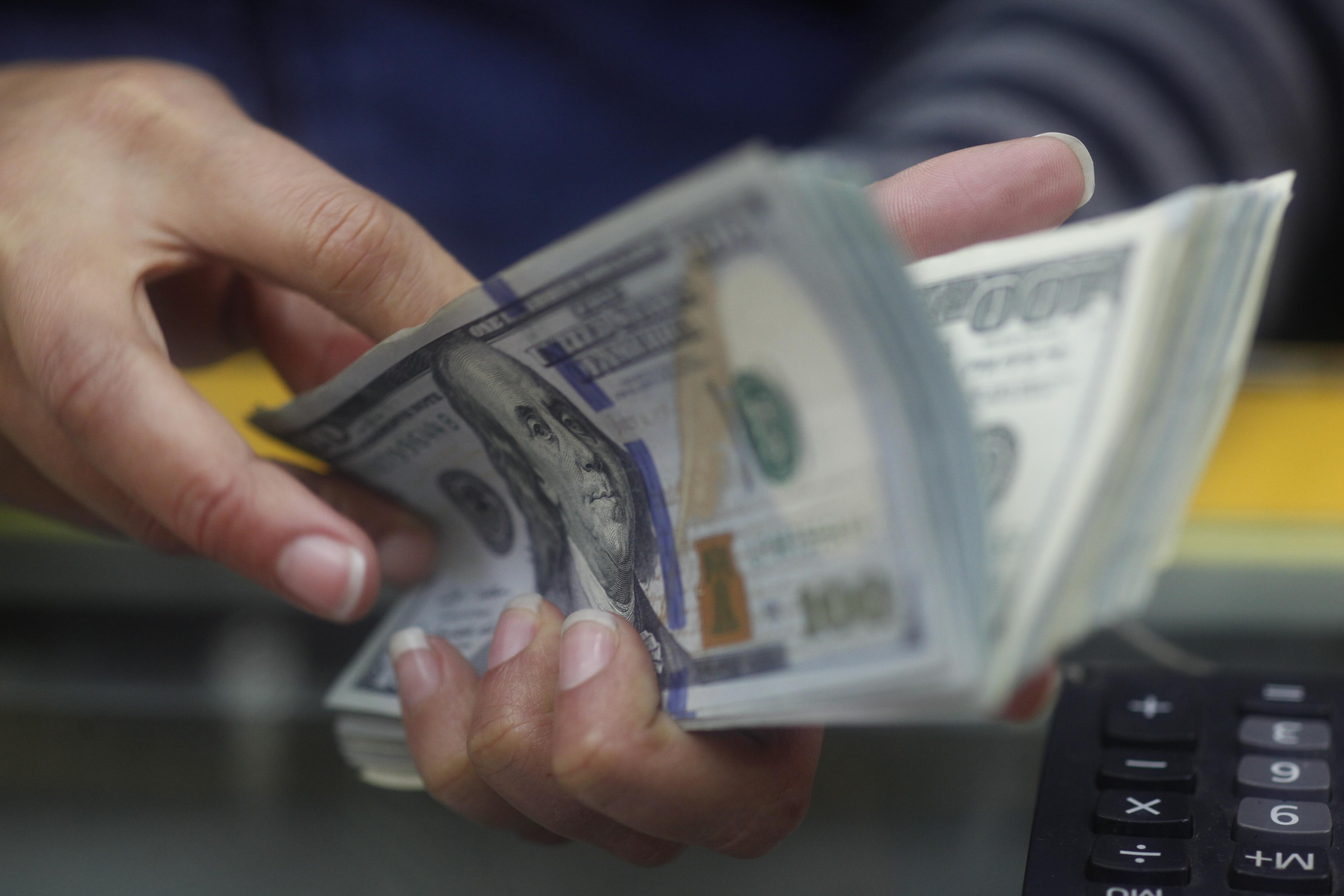 En el mercado paralelo el tipo de cambio se cotiza a S/ 3.54. (Foto: GEC)