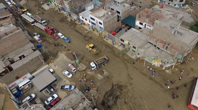 Desborde del río Huaycoloro ocasionó la inundación de la autopista Ramiro Prialé. (Foto: Andina)