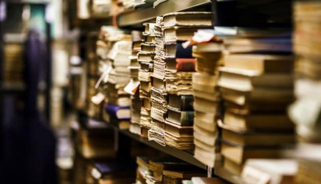 FOTO 5 | 5. Libros de texto. Cualquiera que haya ido a la escuela o Universidad entiende la carga que significa gastar cientos de pesos en libros de texto cada año o semestre. Chegg, una empresa online que inició en 2007 con renta de libros, se ha expandido y ahora también ofrece acceso a tareas en línea y conexiones estudiantiles. En el sitio, los estudiantes pueden buscar por materia o curso y optar por rentar un libro de texto durante un semestre por un precio hasta 80 por ciento menor que si se comprara o adquirir una copia usada con descuento.