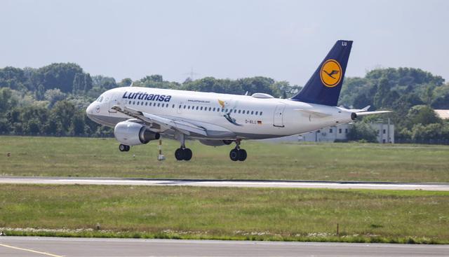 FOTO 7 | 9. Lufthansa
La principal aerolínea de Alemania, Lufthansa, es también la mejor de Europa y la novena del mundo, según Skytrax. Cae dos posiciones con respecto al ranking de 2018. (Foto: Nicolas Economou / NurPhoto / Getty Images).