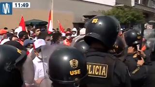 Las Bambas: forcejeos entre trabajadores y policías en avenida Abancay durante protesta