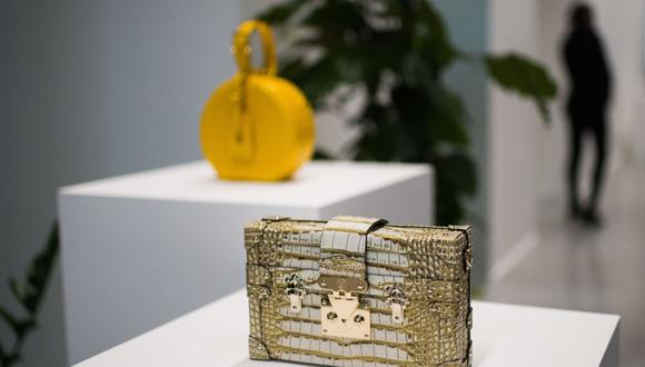 Un lujoso bolso de mano de cuero Louis Vuitton en el Oratory Workshop en el Atelier Louis Vuitton Vendome en Vendome, Francia, el martes 22 de febrero de 2022.