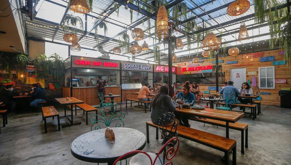 Los restaurantes podrán atender al 100% de su capacidad pues decreto que entra en vigencia mañana ya no contempla restricciones de aforo. (Foto: Jorge Cerdán | GEC)
