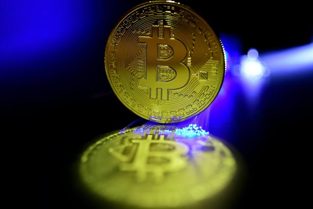 5. Desplome del Bitcoin. De valer más de US$19,000 en 2017, el valor de la criptomoneda se hundió a cerca de US$3,000 este año. Expertos estiman que el valor del Bitcoin seguirá en descenso. (Foto: EFE)