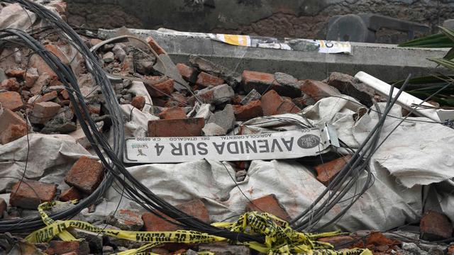 Foto 15 | Vista de una calle en el área oriental de la Ciudad de México después de un terremoto de 8.2. (Foto: AFP)