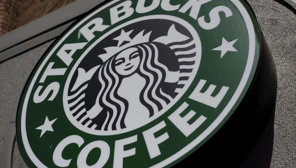 En declaraciones a NBC News hechas antes de que la demanda se presentara, un portavoz de Starbucks afirmó que la compañía se toma las acusaciones “extremadamente en serio” y aseguró que están “comprometidos activamente” con plantaciones para garantizar que cumplan los estándares. (Foto: EFE)