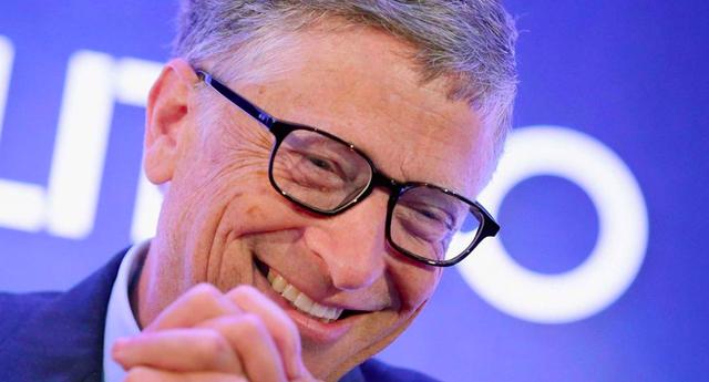 FOTO 5 | 5. Bill Gates lee los periódicos nacionales y así obtiene una noción de las noticias diarias
El cofundador de Microsoft obtiene una pincelada de las noticias diarias de una gran variedad de temas, y recibe alertas de menciones de Berkshire Hathaway de donde es presidente de la mesa directiva. Y según una entrevista con Fox Business, Gates también lee el Wall Street Journal, el New York Times, y The Economist entero. (Foto: Chip Somodevilla / Getty)