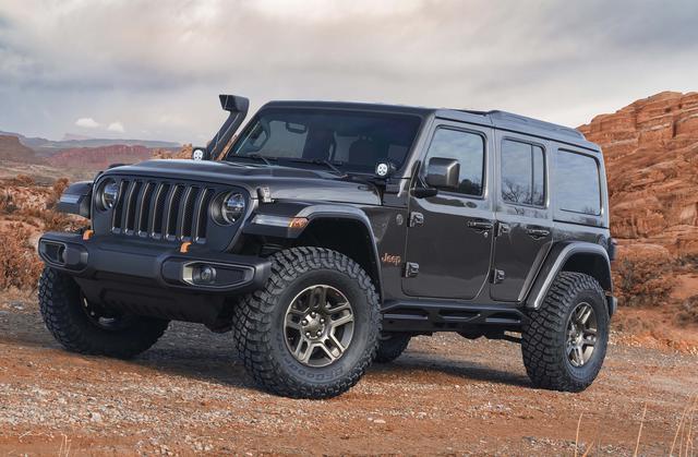 FOTO 6 | 6. JEEP J-WAGON. Es el más sobrio de toda la serie. Está hecho sobre la base de la versión de cinco puertas del Wrangler, con una terminación en tono gris y vidrios polarizados. Suma un snorkel, luces adicionales con tecnología LED, parrilla Mopar de color negro y llantas de 17 pulgadas. En su interior se destaca un tapizado de cuero color "Camello".