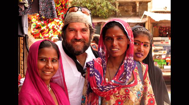 Arturo Bullard. El fotógrafo peruano recomienda visitar India. Impresiona su cultura, llena de tradiciones. Hay que ver el Desierto de Thar y Benarés. Indispensable llevar una cámara a todo lugar.