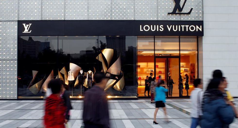 Shopping at the Fakest Louis Vuitton Store in Mexico 