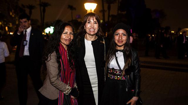 Renata Flores también animó el evento. La cantante ayacuchana de 14 años presentó a los visitantes su conocida interpretación en quechua de la canción ‘The way you make me feel’ de Michael Jackson.