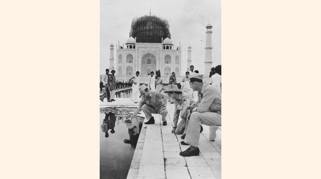 Restauración del Taj Mahal en 1942.
