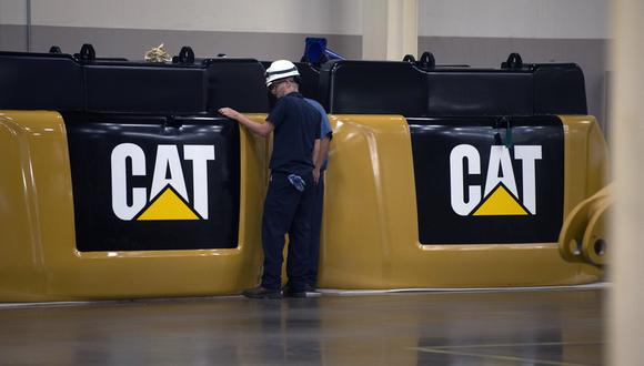 Caterpillar atribuyó sus bajas ventas y ganancias a que los clientes postergaron las compras de equipos. (Foto: Bloomberg)