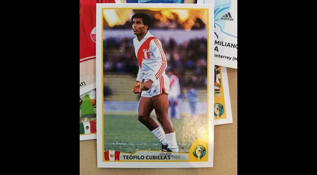 Álbum Panini y la figura de Teófilo Cubillas. (Foto: Iván Huerta/GEC)