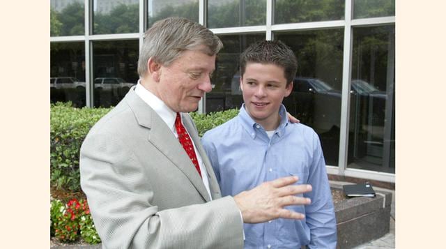 Altas expectativas de los padres: Según una encuesta realizada por la Universidad de California a más de 6.600 niños nacidos en 2001, las expectativas que los padres tienen para sus hijos influyen enormemente en que éstos alcancen el éxito.  La mayoría de