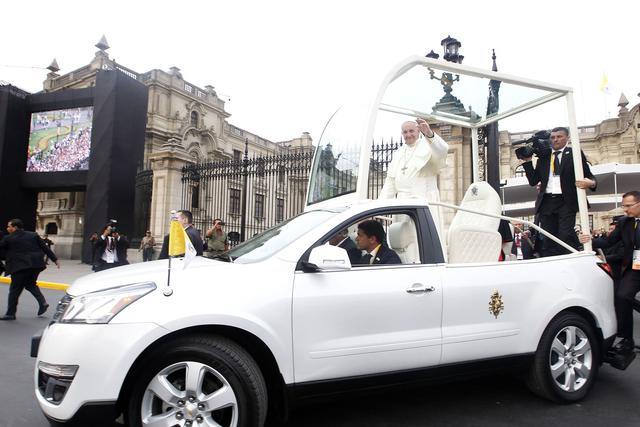 Foto 8 | El papa dijo que luchar contra la corrupción y defender la esperanza "implica mayor cultura de la transparencia entre entidades públicas, sector privado y sociedad civil. Nadie puede resultar ajeno a este proceso; la corrupción es evitable y exige el compromiso de todos".