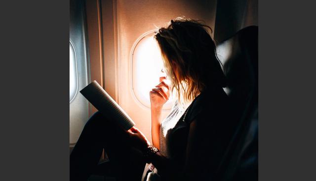 FOTO 5 | Tiempo para desconectarse
Aunque la tentación de aprovechar el vuelo para adelantar pendientes es grande, las personas exitosas se organizan previamente para darse un respiro y desconectarse en el avión. Los audífonos que cancelan el sonido son perfectos para meditar, reflexionar y relajarse. Darle un descanso a la mente es clave para poder ser productivo y un vuelo es el espacio perfecto para leer una buena novela, ver una película y oír música.